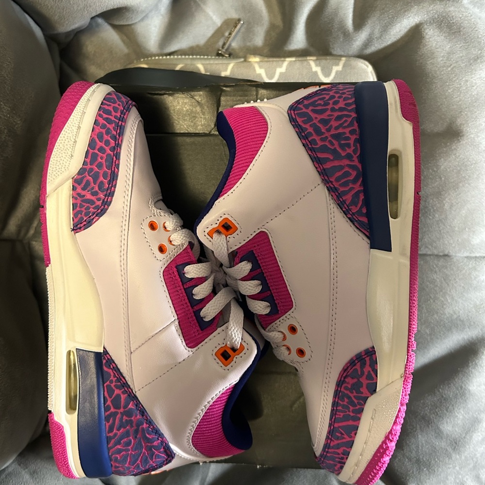 Air Jordan 3 Retro “Barley Grape” 🍇 (LIKE NEW / NEVER WORN) (Sz 4 Y / 6.5 Y) - Picture 5 of 10